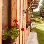 Larix Matra Vendeghaz Lägenhet *
