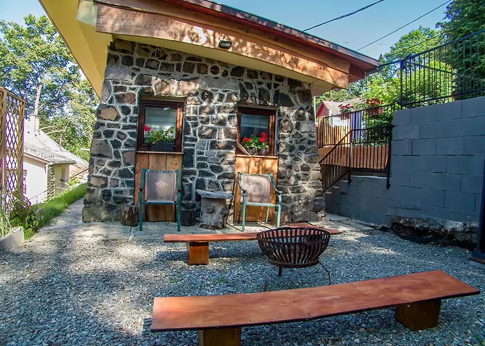 Larix Matra Vendeghaz Lägenhet *